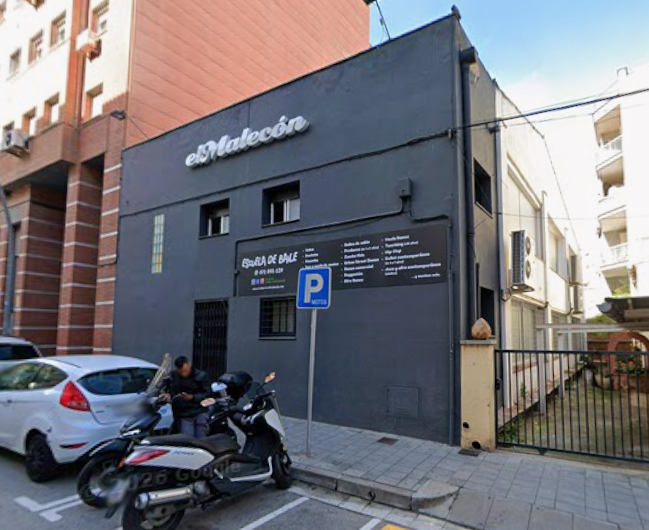Entrada de la escuela El Malecón